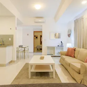 Escape Apartments, Balcony, Pool & Gym In La Julia Apartamento